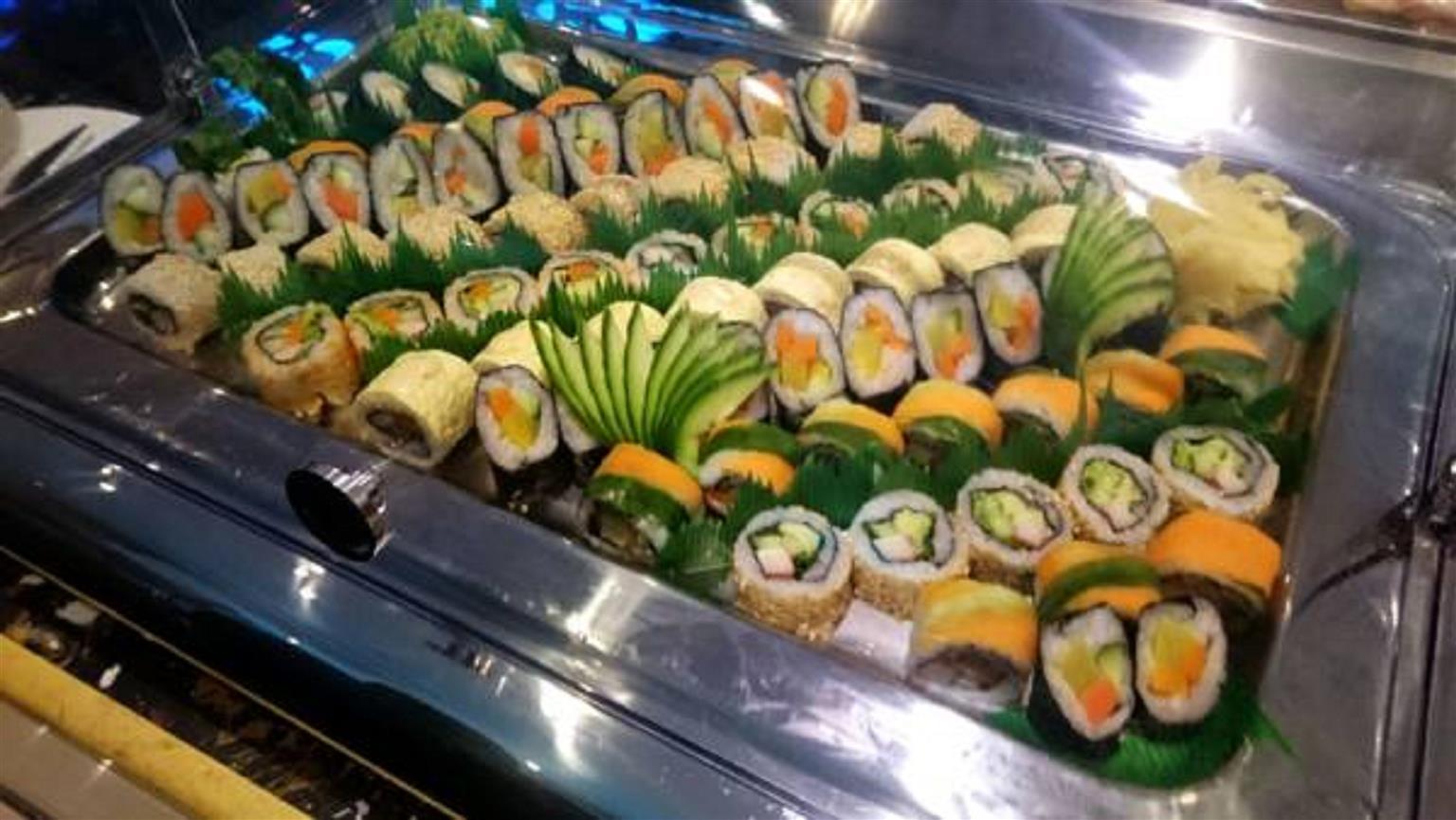 Al Ahsa Grand Serviced Apartment 胡富夫 外观 照片 Sushi at the buffet
