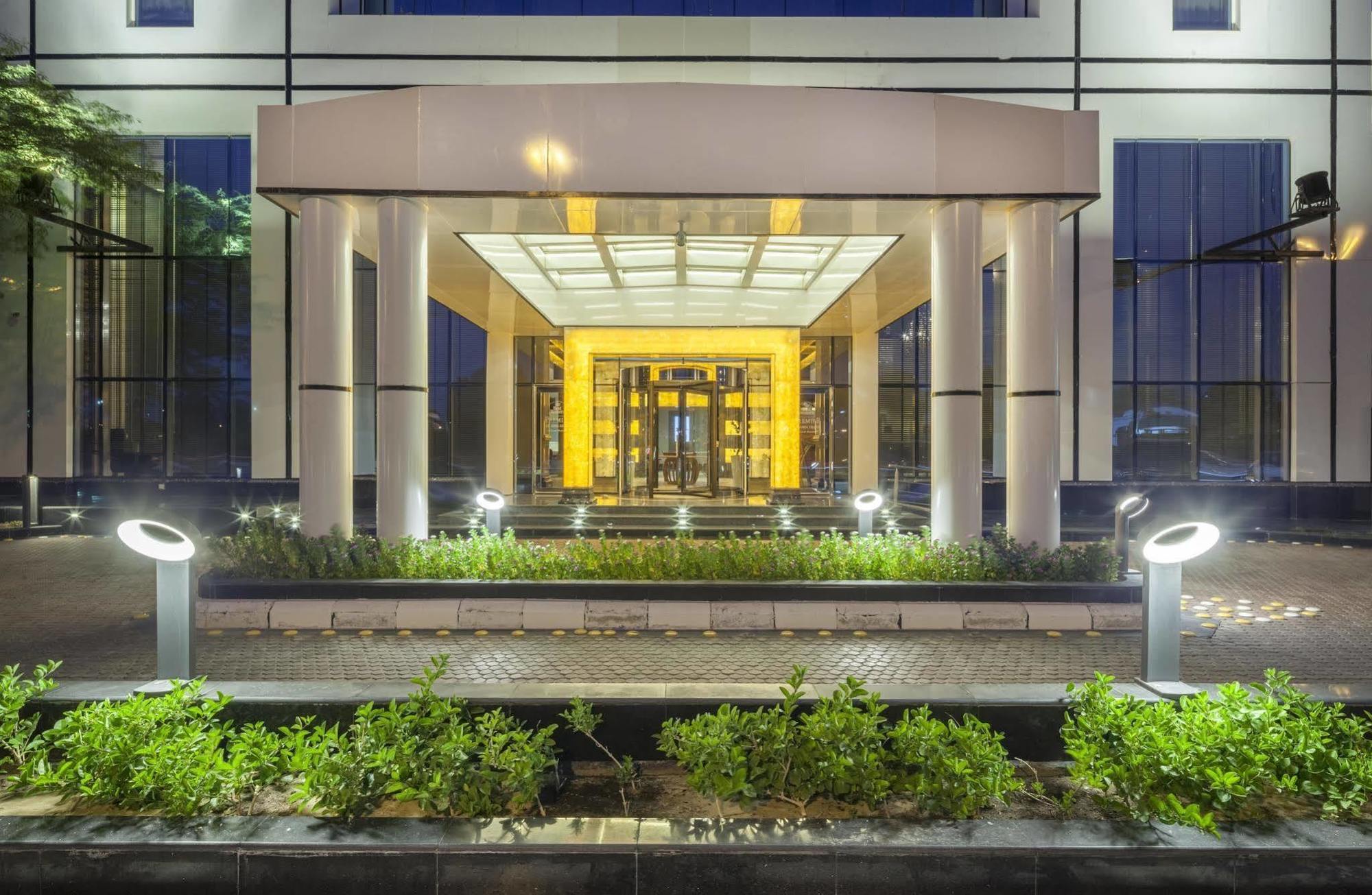 Al Ahsa Grand Serviced Apartment 胡富夫 外观 照片 Entrance of the hotel