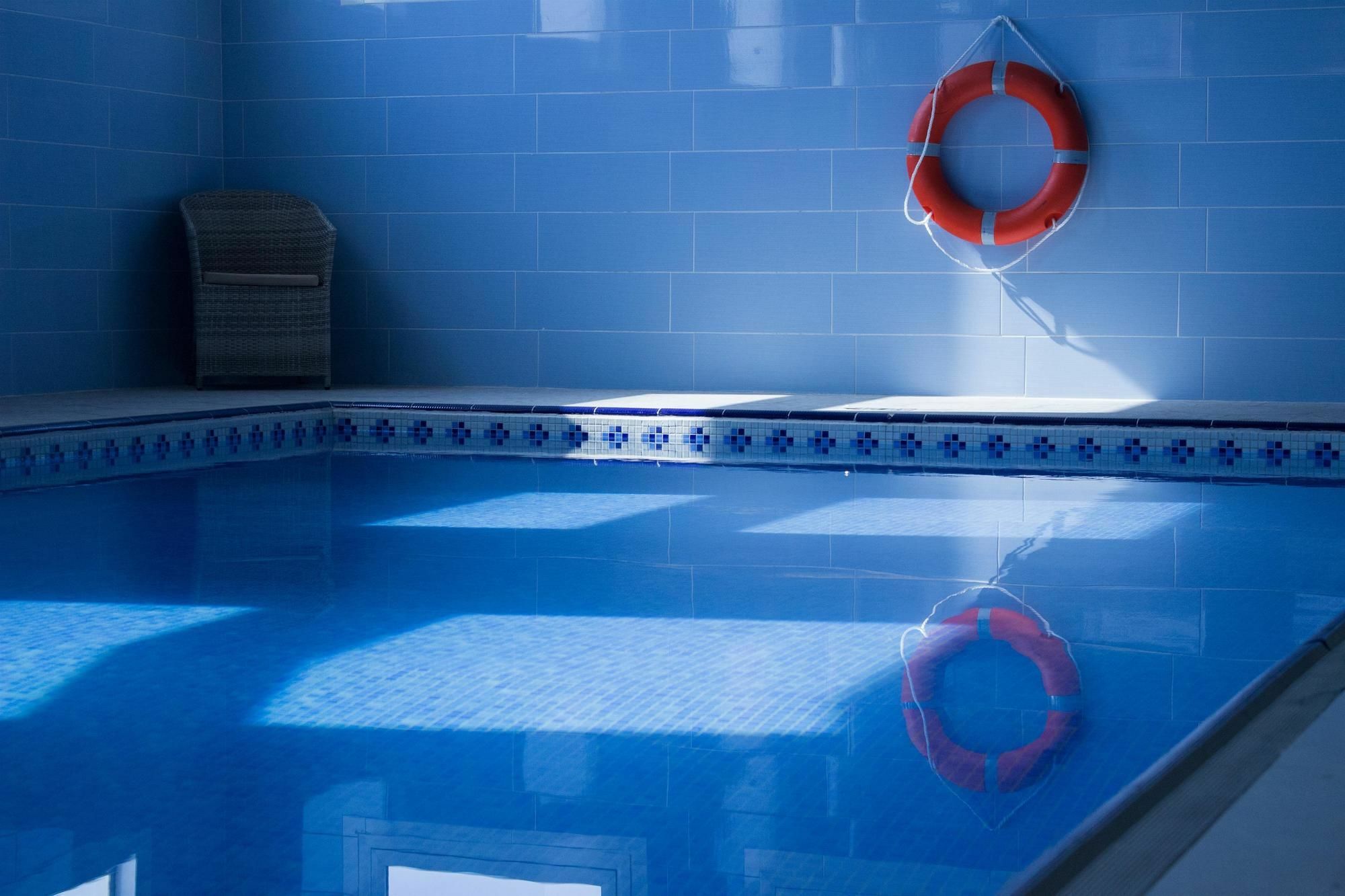 Al Ahsa Grand Serviced Apartment 胡富夫 外观 照片 A pool with blue tiles