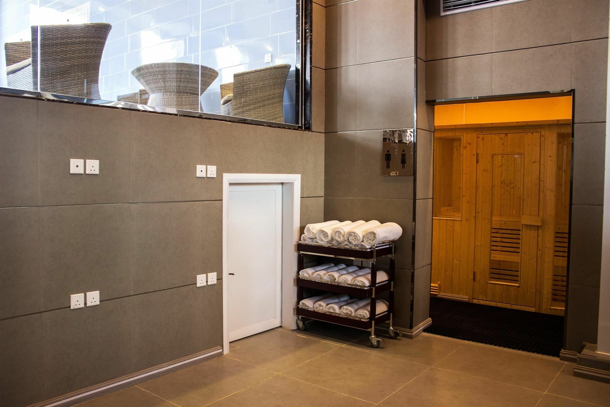 Al Ahsa Grand Serviced Apartment 胡富夫 外观 照片 A spa at the Taj Mahal Palace, Mumbai, India