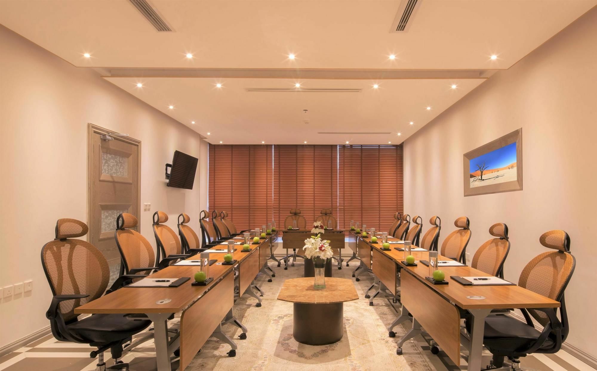 Al Ahsa Grand Serviced Apartment 胡富夫 外观 照片 Meeting room