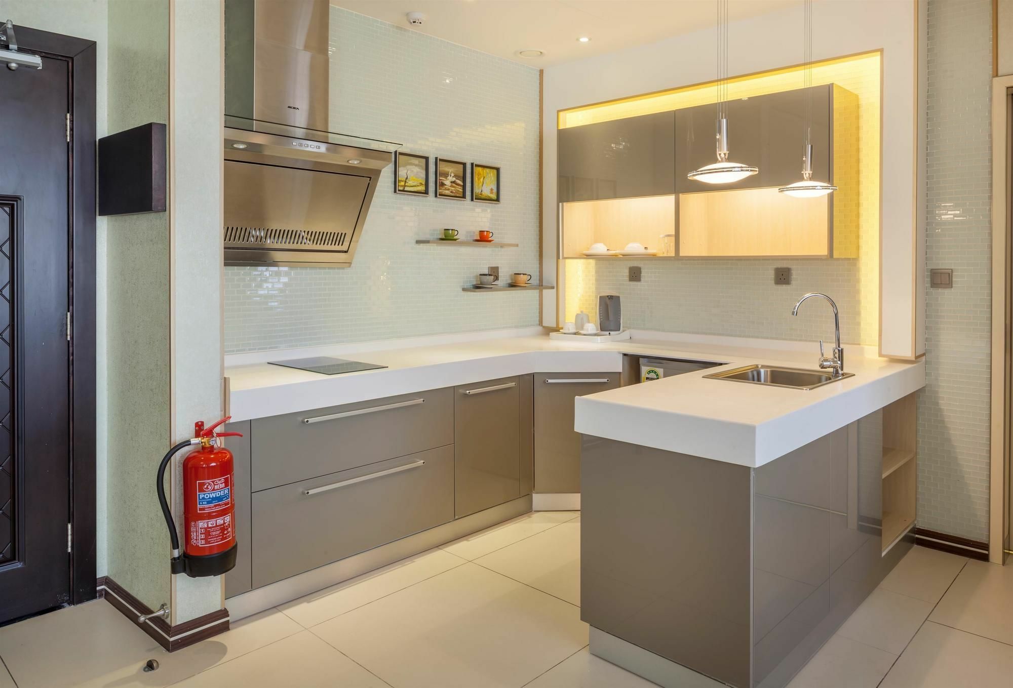Al Ahsa Grand Serviced Apartment 胡富夫 外观 照片 A modern kitchen