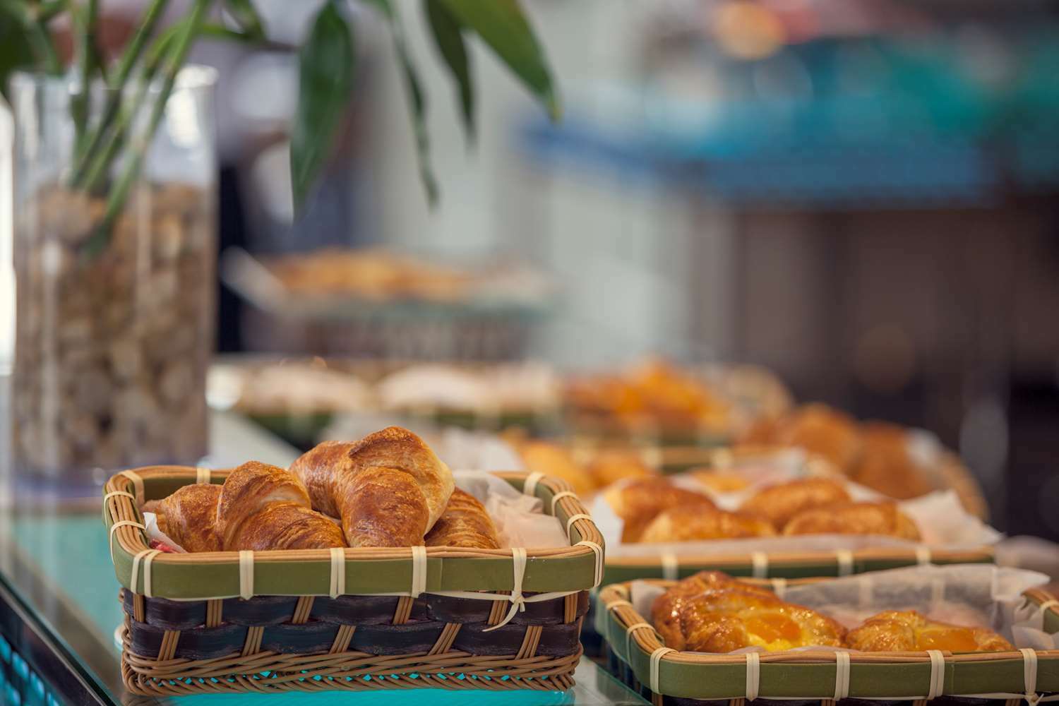 Al Ahsa Grand Serviced Apartment 胡富夫 外观 照片 Buns and pastries at a buffet